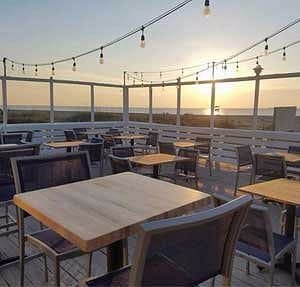 The Deck Beachbar and Kitchen